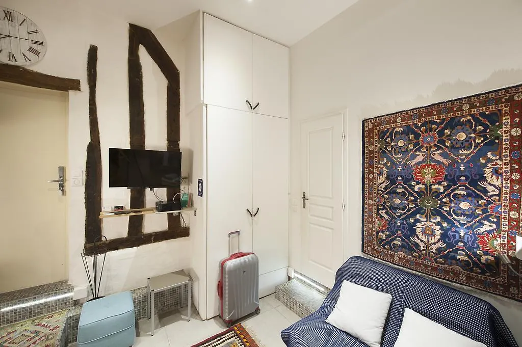 Apartment Home Saint Paul Paris France