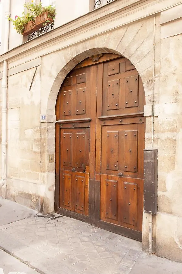 Apartment Home Saint Paul Paris
